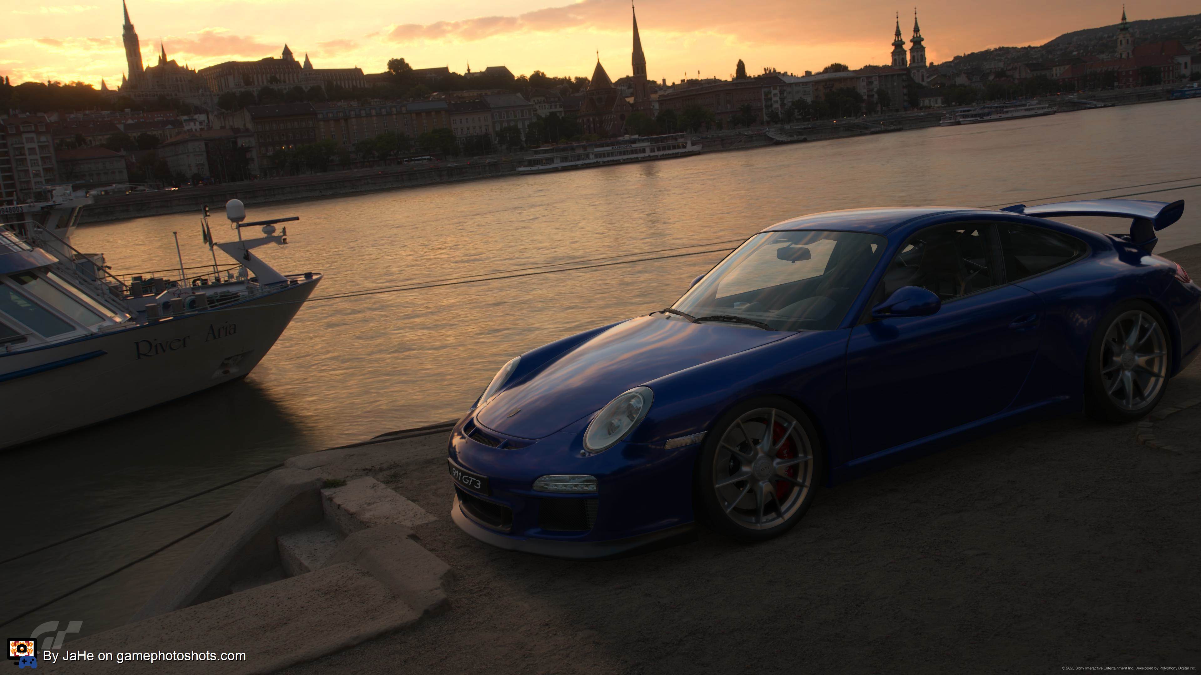 Porsche 911 RS3 Danube Riverside Budapest